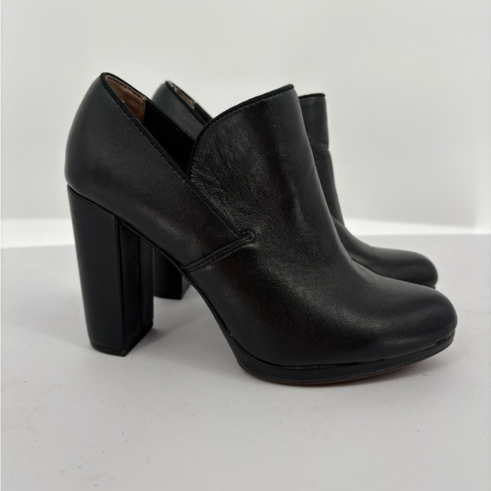 🚁 Me Too Cara Black Leather Block Heels bootie